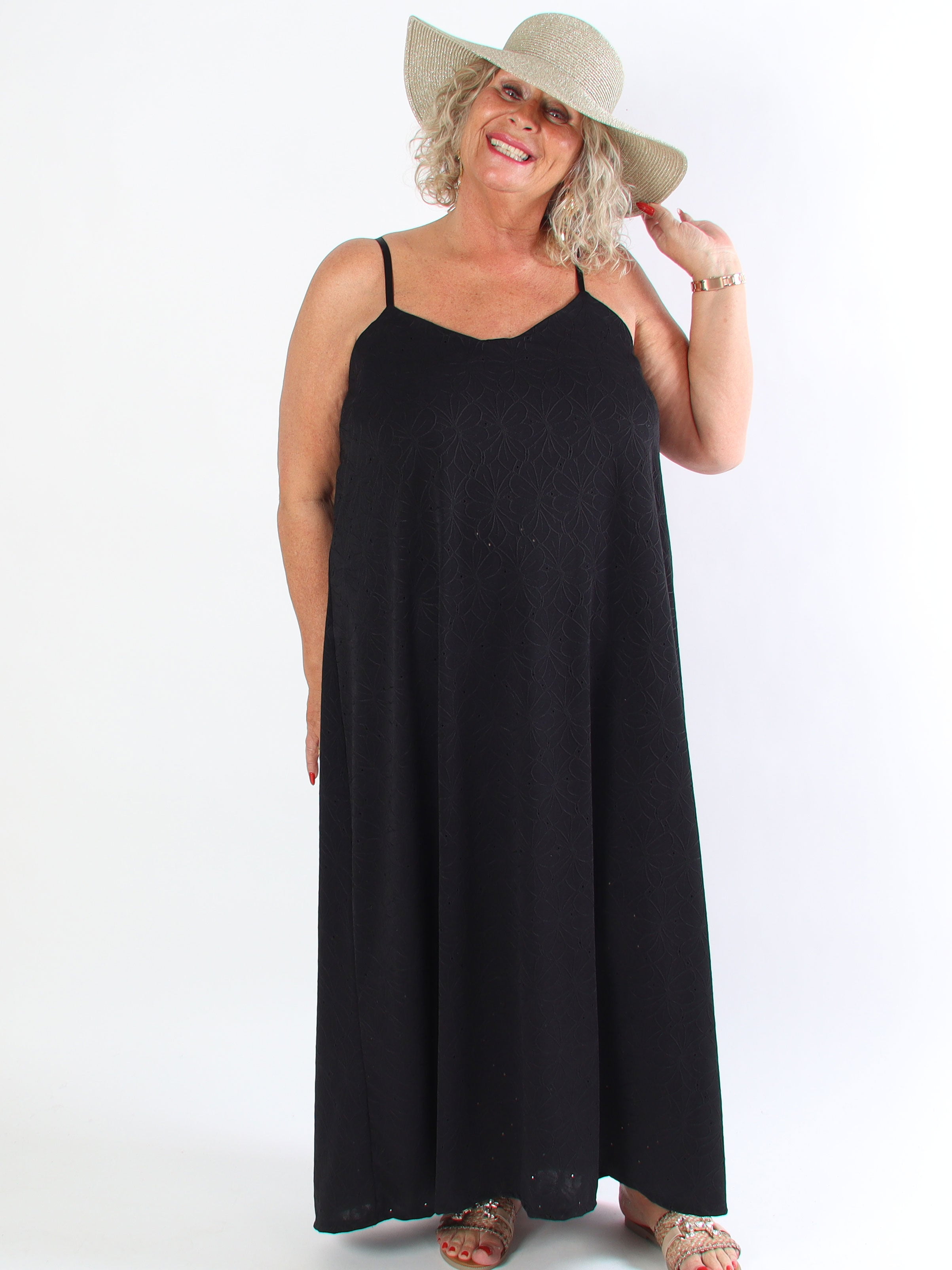 Emilie - Plus size kjole i blødt stof med broderie anglaise